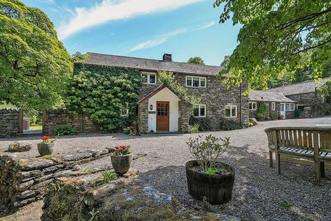 undefined, Kendal LA8