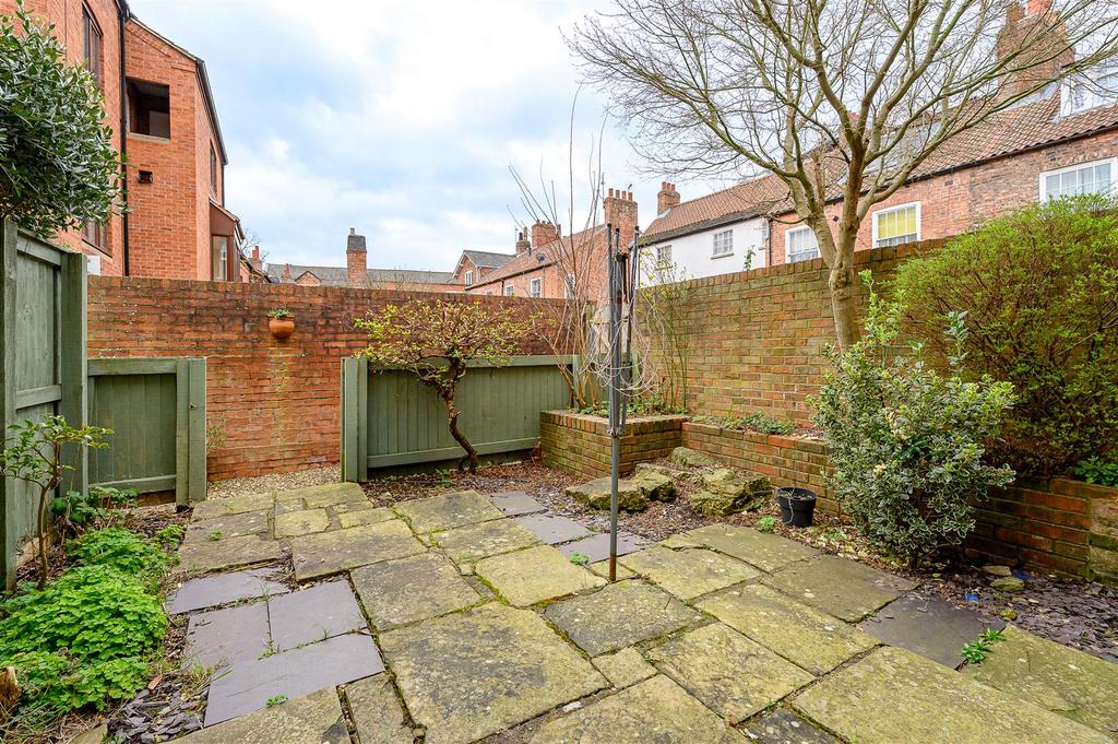 Courtyard garden