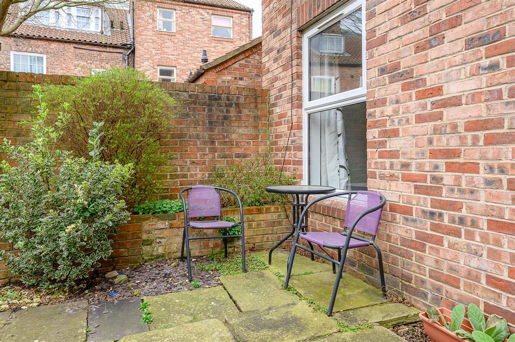Courtyard garden