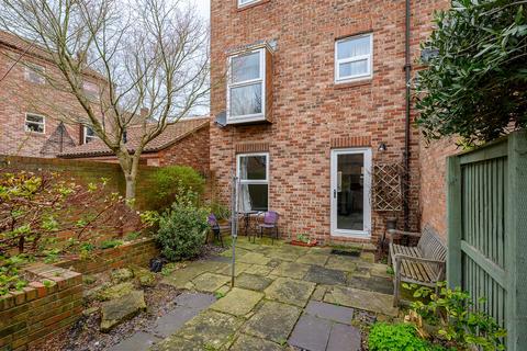 4 bedroom end of terrace house for sale, Pear Tree Court, York City Centre, YO1 7DF