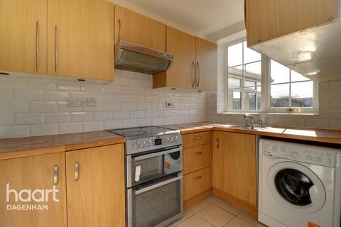3 bedroom end of terrace house for sale, Hunters Hall Road, Dagenham