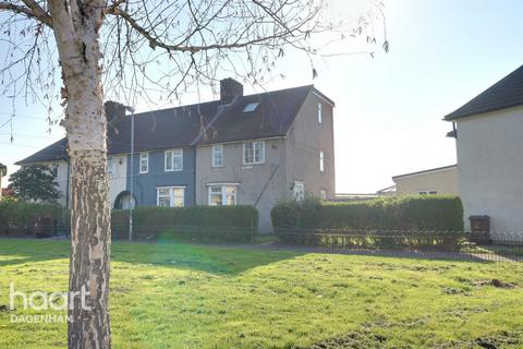 3 bedroom end of terrace house for sale, Hunters Hall Road, Dagenham