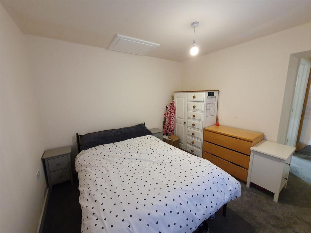 Bedroom..jpg