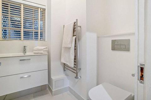 Studio to rent, Pelham Court, 145 Fulham Road, London, SW3