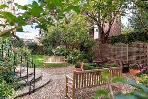 Studio to rent, Pelham Court, 145 Fulham Road, London, SW3