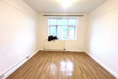 2 bedroom flat to rent, London NW10