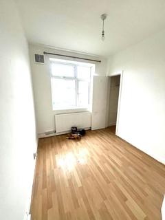 2 bedroom flat to rent, London NW10