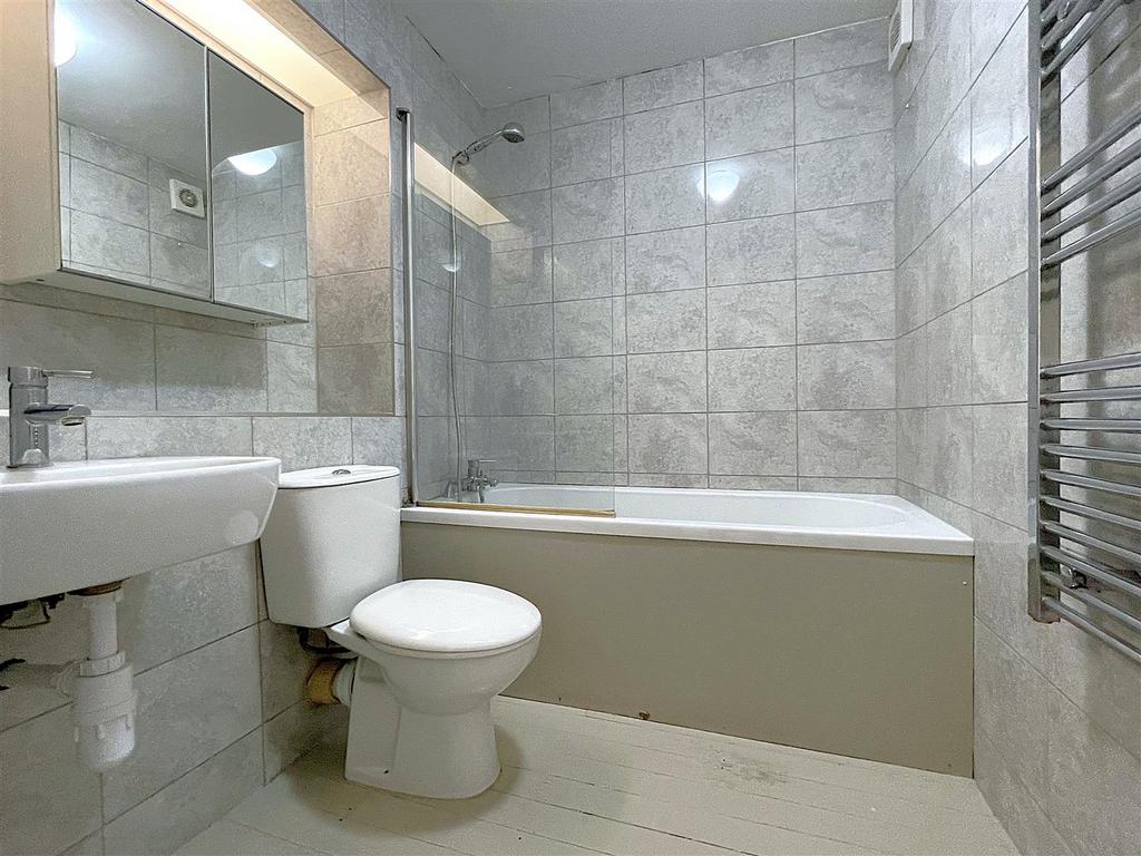 Bathroom.n.jpg
