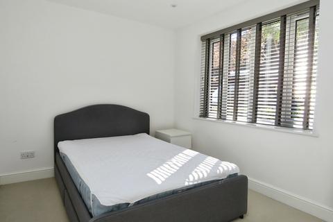 undefined, Spring Grove, Mitcham, CR4