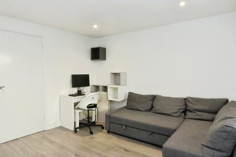 1 bedroom apartment to rent, Spring Grove, Mitcham, CR4