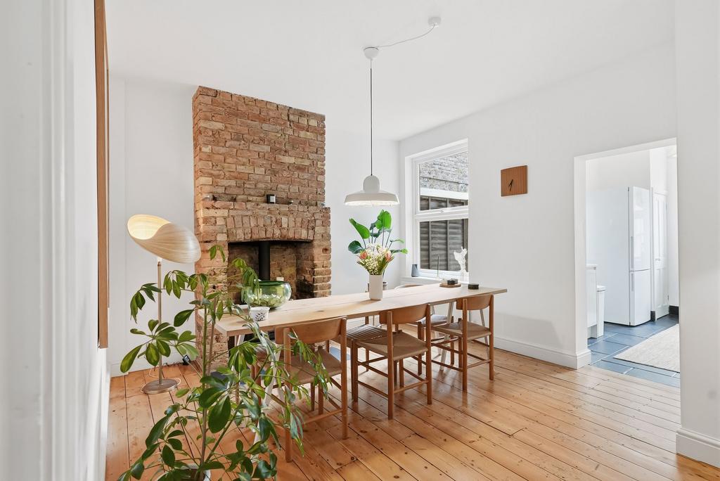 Dining room, fireplace