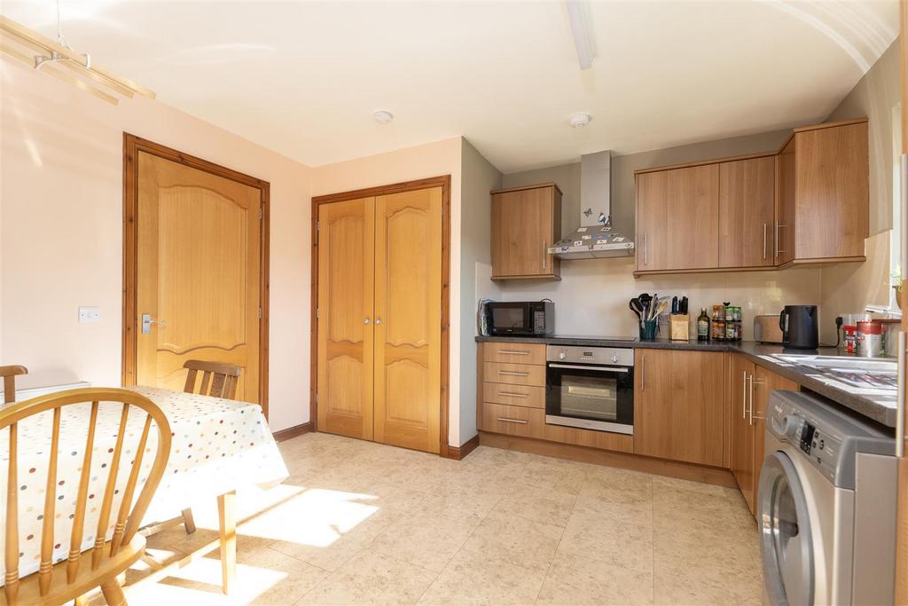 KITCHEN 2.jpg