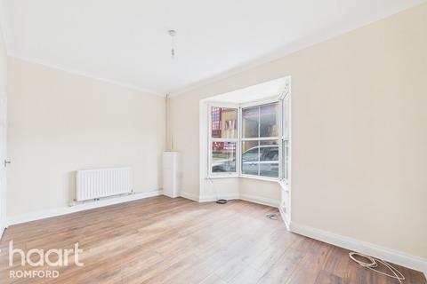 London Road, Romford, RM7 9QU