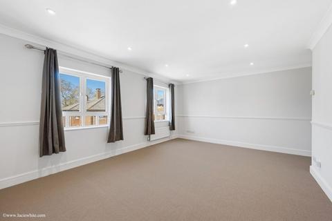 2 bedroom apartment to rent, May Bate Avenue,