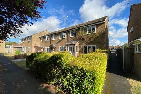 3 bedroom end of terrace house to rent, Claydon Path, Aylesbury