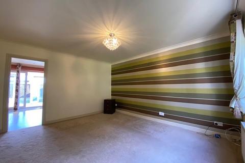 3 bedroom end of terrace house to rent, Claydon Path, Aylesbury