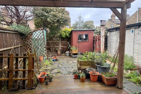 1 bedroom flat to rent, London SW19