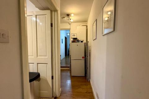 1 bedroom flat to rent, London SW19