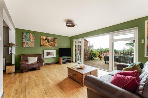 undefined, Arabia Close, North Chingford