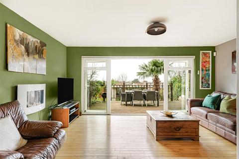 undefined, Arabia Close, North Chingford