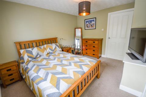 2 bedroom end of terrace house for sale, Deepwell Avenue, Halfway, Sheffield, S20