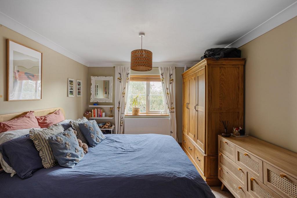 3 Meadowfield Close-01.jpg