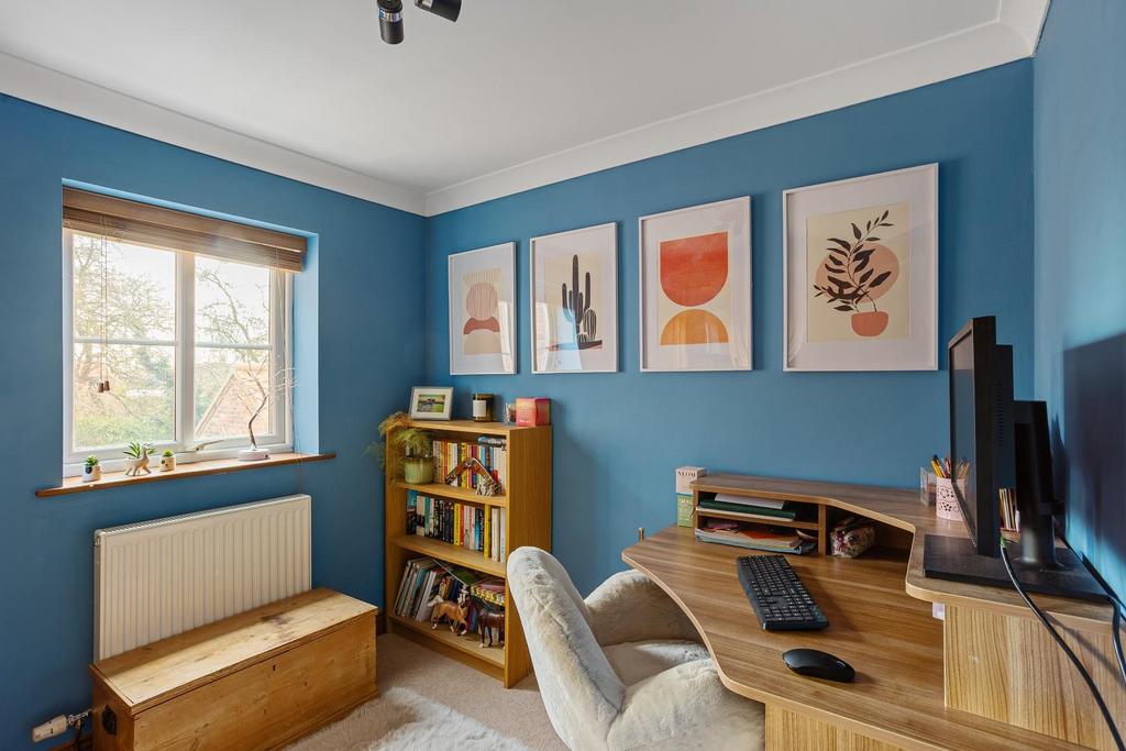3 Meadowfield Close-04.jpg