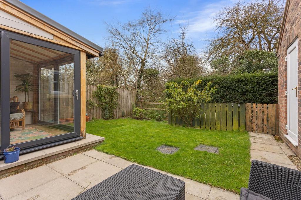 3 Meadowfield Close-22.jpg