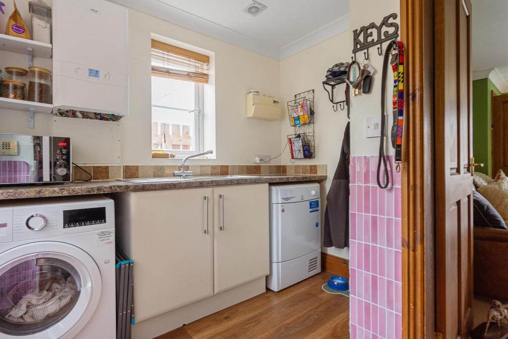 3 Meadowfield Close-17.jpg