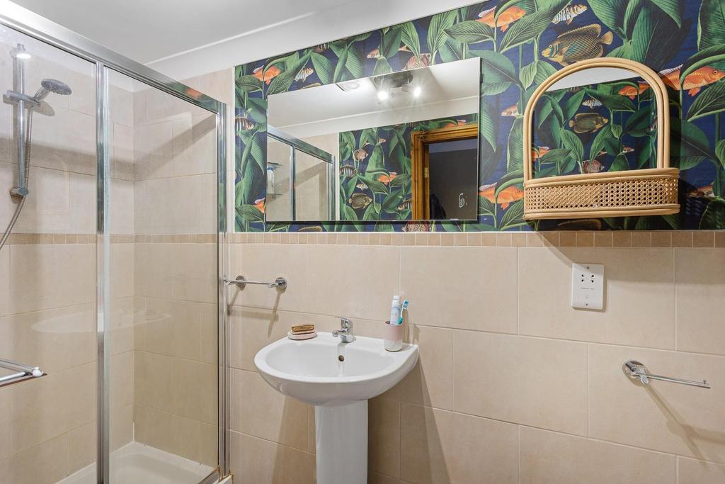 3 Meadowfield Close-02.jpg