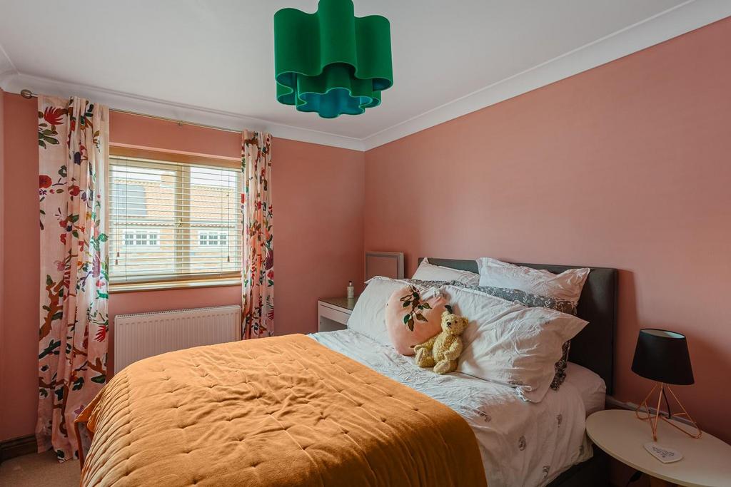 3 Meadowfield Close-05.jpg