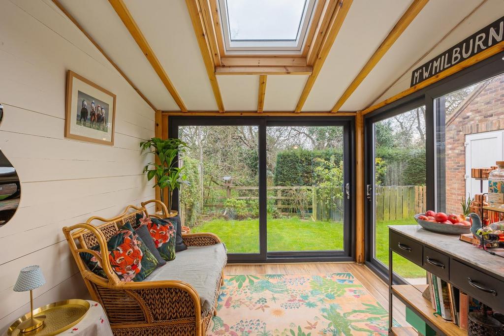 3 Meadowfield Close-15.jpg
