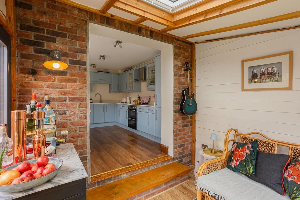 3 Meadowfield Close-14.jpg