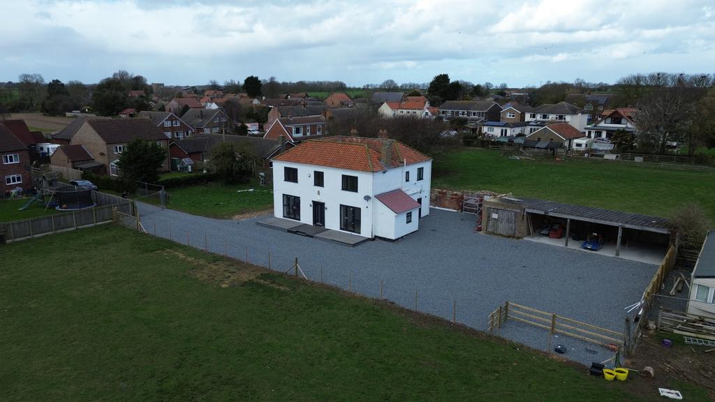 5 Bedroom Detached House - for Sale