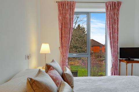 2 bedroom apartment for sale, Shotfield, Wallington, SM6 0BL