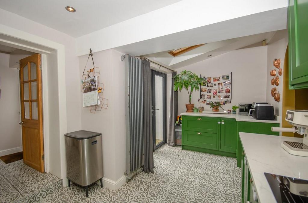 Kitchen pic 3.jpg
