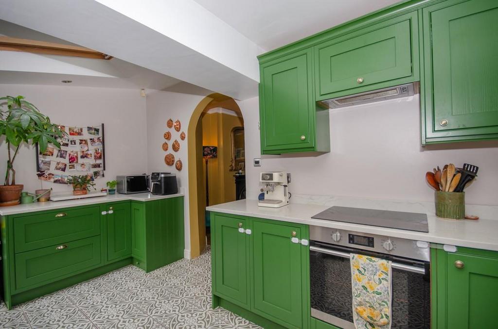 Kitchen pic 4.jpg