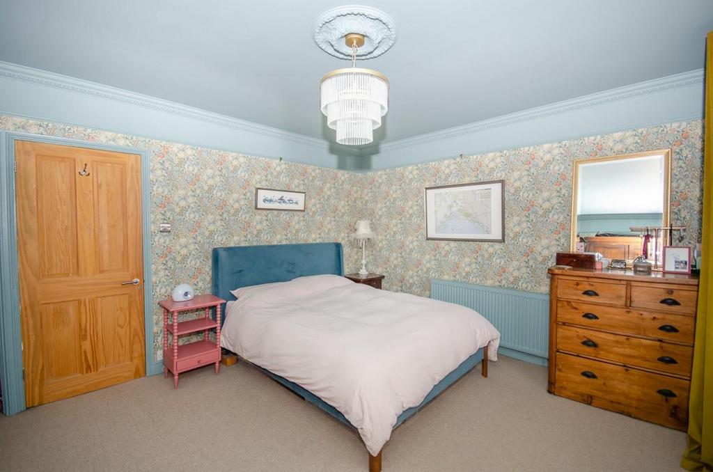 Bedroom one pic 2.jpg