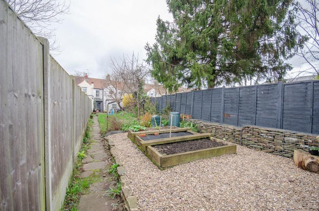 Rear garden pic 3.jpg
