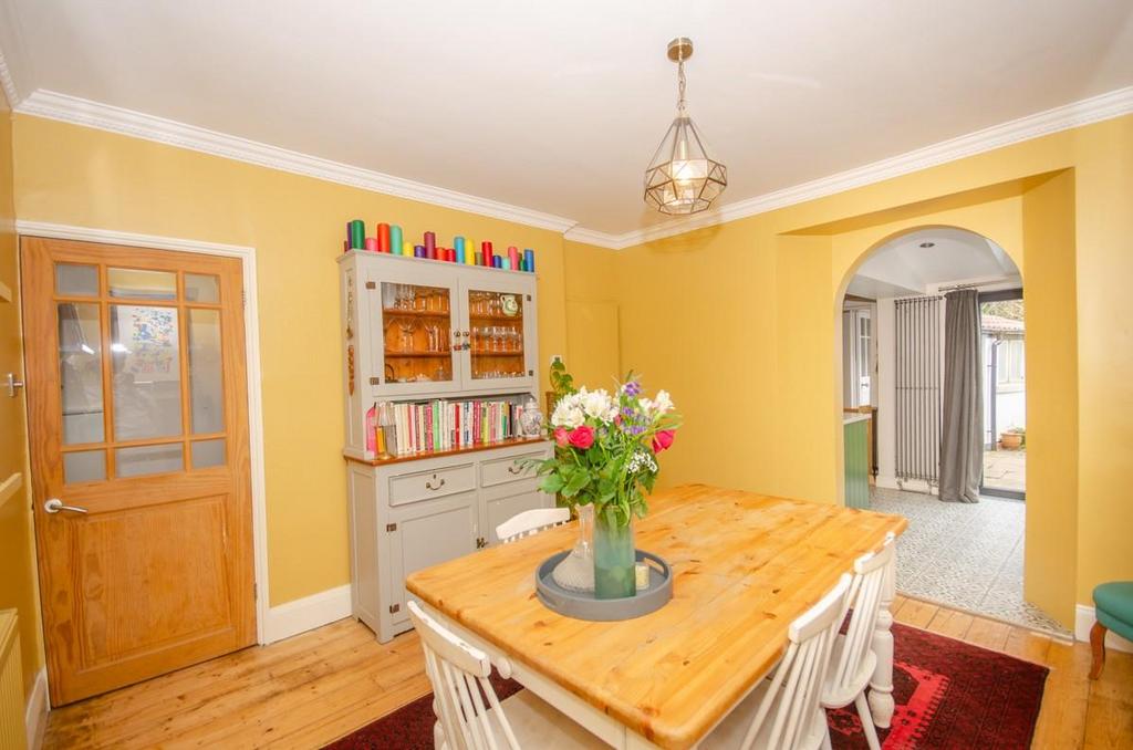 Dining room pic 3.jpg