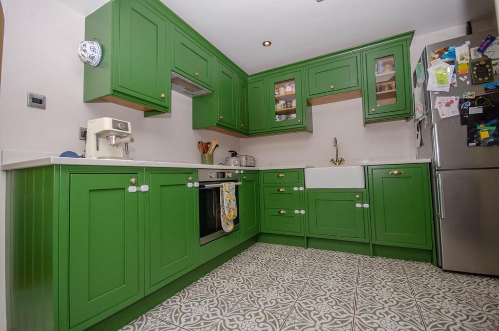 Kitchen pic 2.jpg
