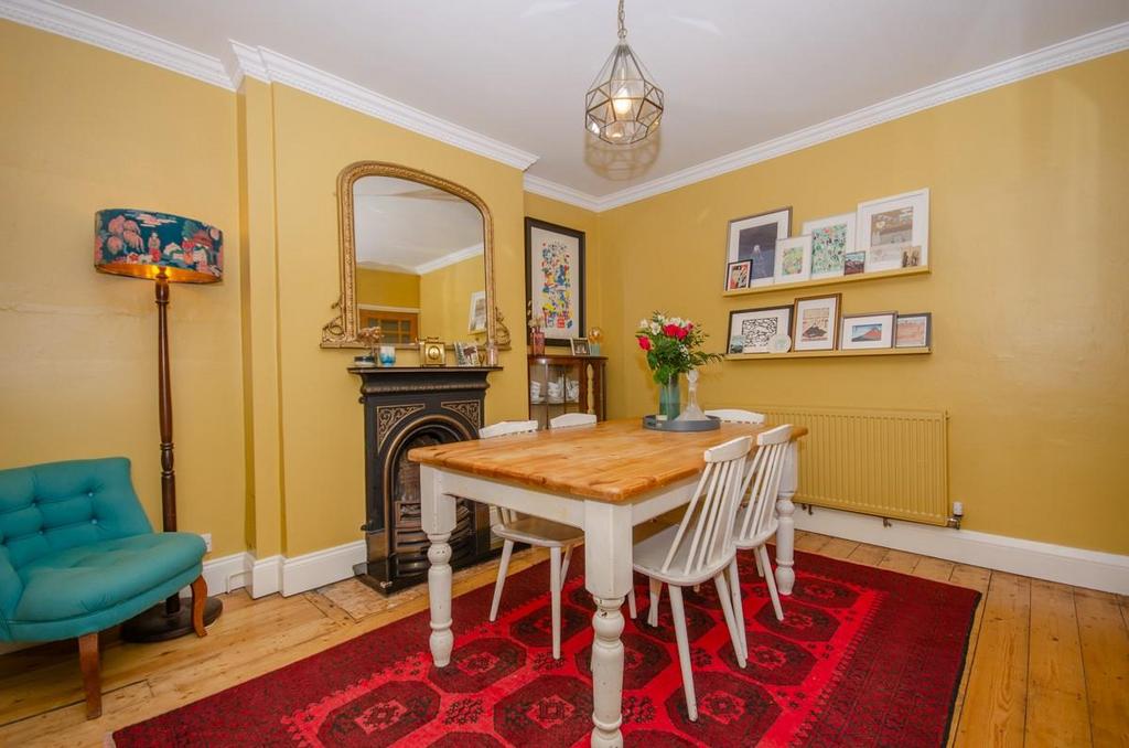 Dining room pic 2.jpg