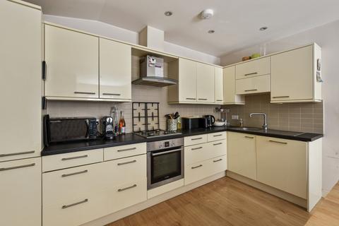 1 bedroom flat to rent, Rosemont Road London NW3
