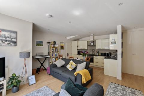 1 bedroom flat to rent, Rosemont Road London NW3