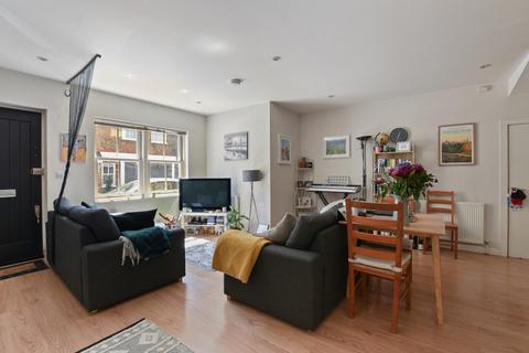 1 bedroom flat to rent, Rosemont Road London NW3