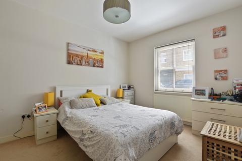 1 bedroom flat to rent, Rosemont Road London NW3