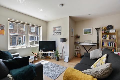 1 bedroom flat to rent, Rosemont Road London NW3