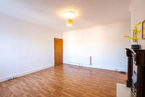 3 bedroom flat to rent, Coronation Street, Wallsend,
