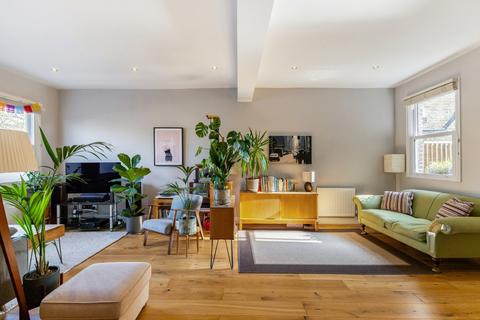 4 bedroom terraced house to rent, Station Road London SE20
