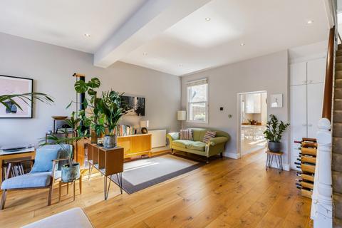 4 bedroom terraced house to rent, Station Road London SE20